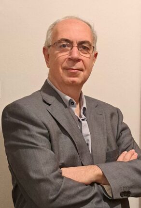 Dr. José Luis Pérez Triviño Profesor Titular de Filosofía del Derecho, Departamento de Derecho.